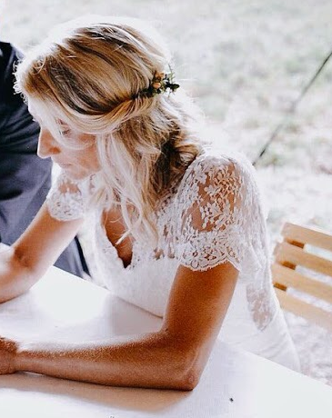 Davina: Ivory Chantilly Lace